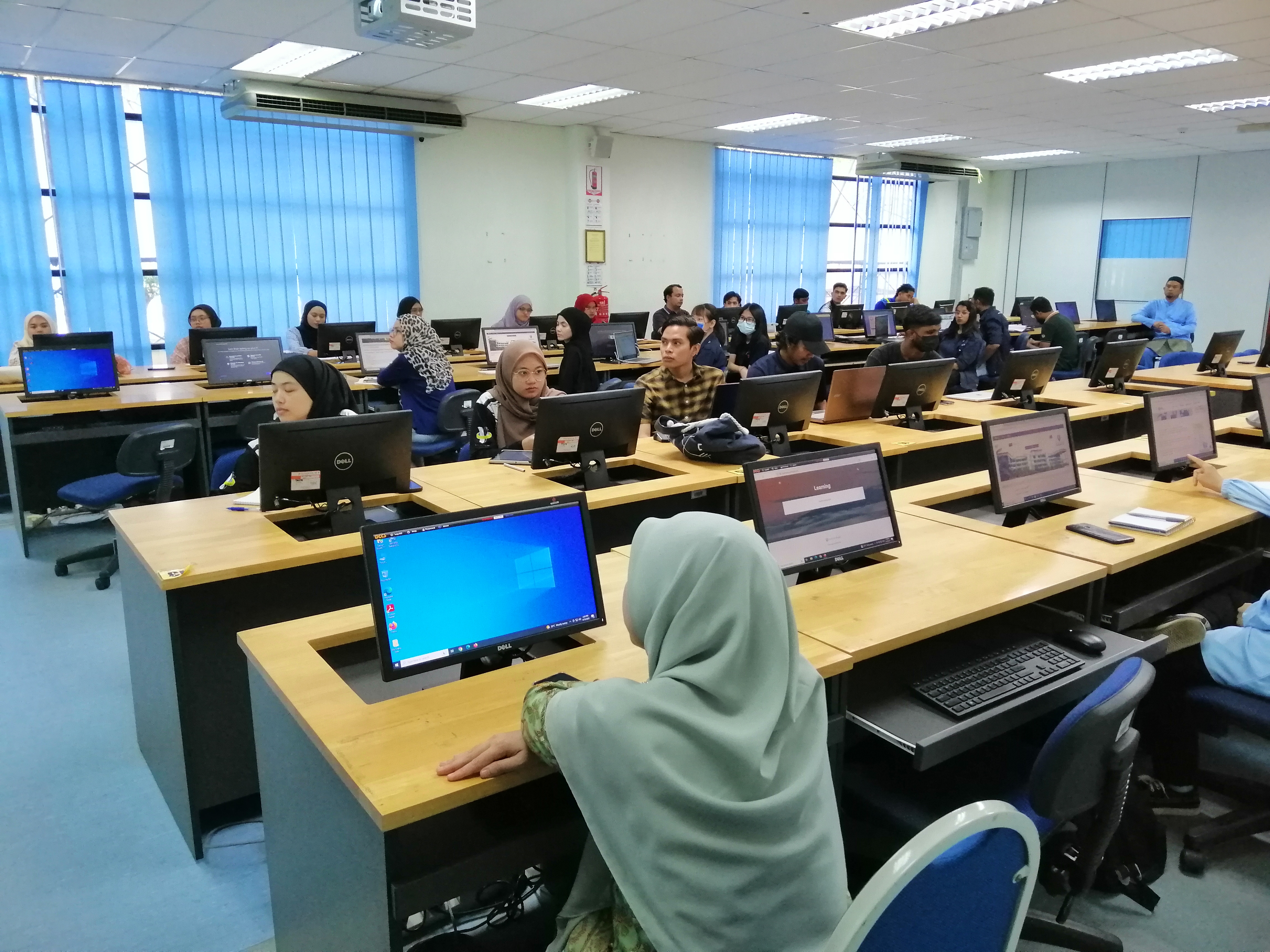 User Education Class: Information Searching Strategies And Basic Use Of Mendeley With Students from the Faculty Of Civil Engineering Technology (FTKA) On 12 and 13 April 2023